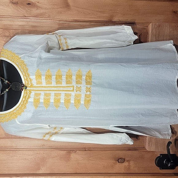 Roller Rabbit Embroidered Kurta - Picture 2 of 14